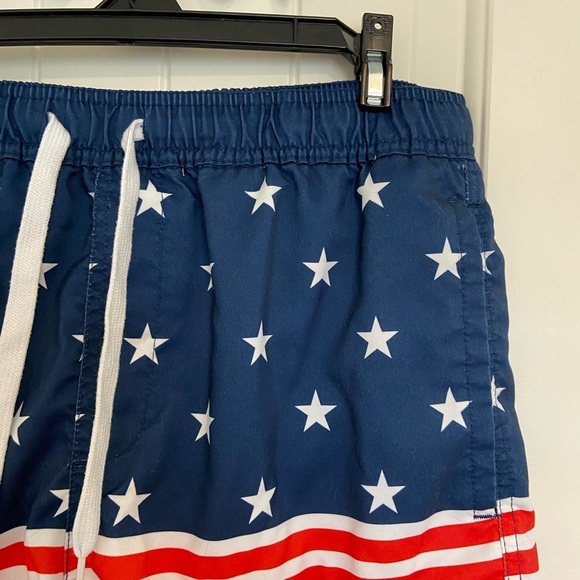 EUC |‎ Trinity Collective men’s American flag swim trunks — medium - Picture 3 of 6